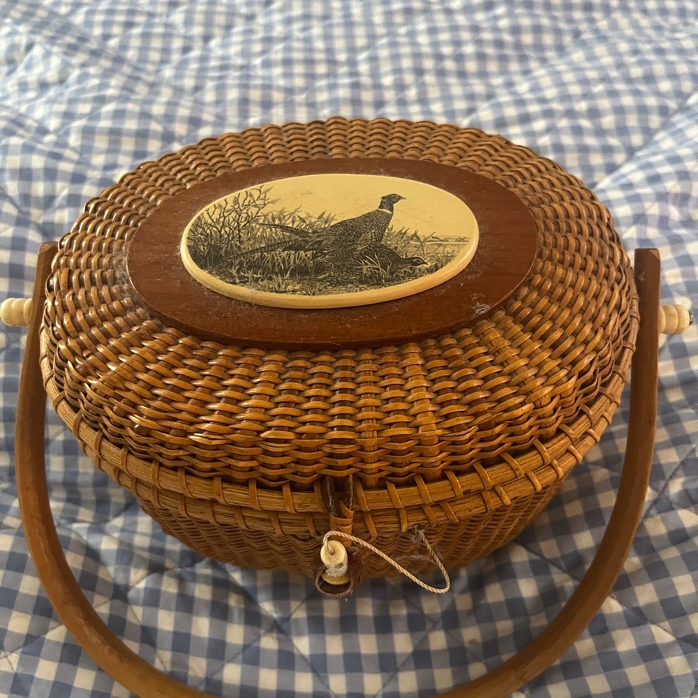 EUC Brooks Brothers woven Nantucket STYLE basket purse with navy cotton lining.